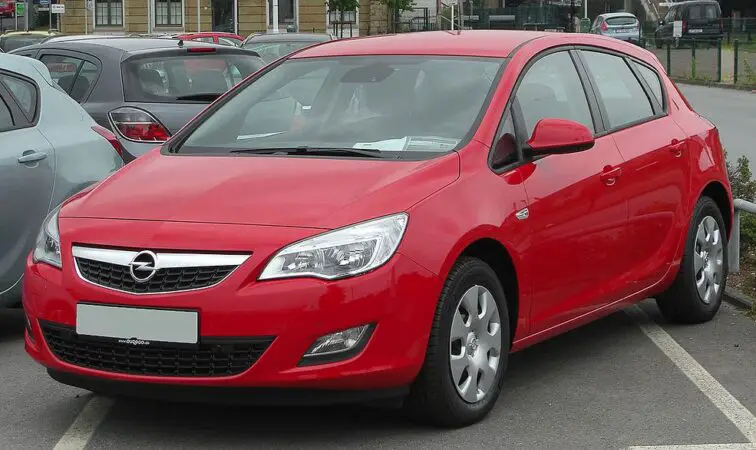 Opel Astra J (2013) – Sicherungskasten