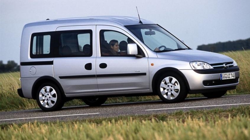 Opel Combo C (2001-2011) – Sicherungskasten