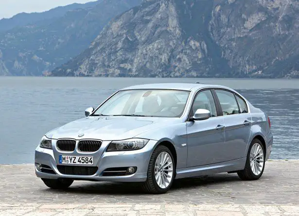 BMW 3 E90, E91, E92, E93 (2005-2013) – Sicherungskasten