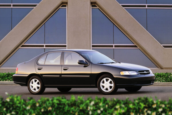 Nissan Altima (1998-2001) – Sicherungskasten