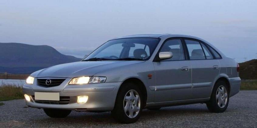 Mazda 626 (2000-2001) – Sicherungskasten