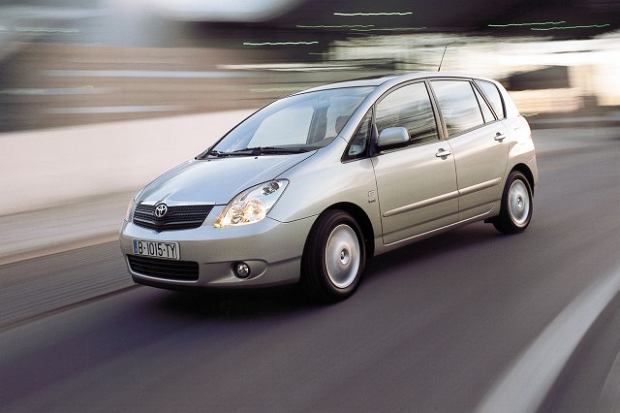 Toyota Avensis Verso (2000-2006) – Sicherungskasten