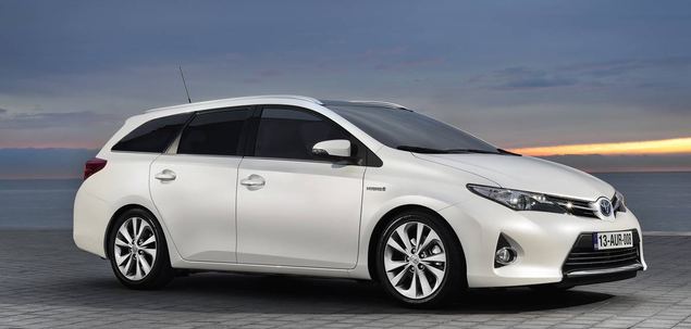 Toyota Auris II Hybrid (2013-2016) – Sicherungskasten