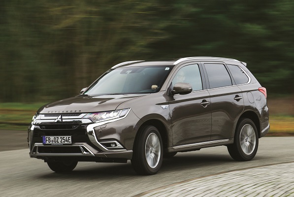 Mitsubishi Outlander PHEV (2012-2020) – Sicherungskasten