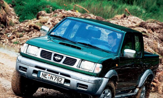 Nissan Navara D22 (1997-2004) – Sicherungskasten