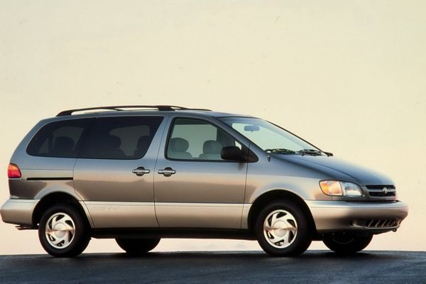 Toyota Sienna XL10 (2001-2003) – Sicherungskasten