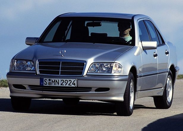 Mercedes-Benz C-Klasse w202 Motor C280 (1999) – Sicherungskasten