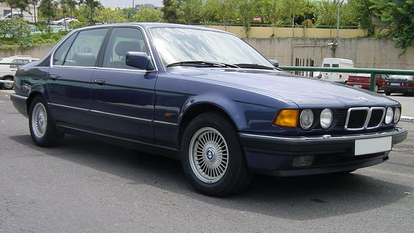 BMW 730, 735i, 735iL, 750iL (e32) (1991) – Sicherungskasten