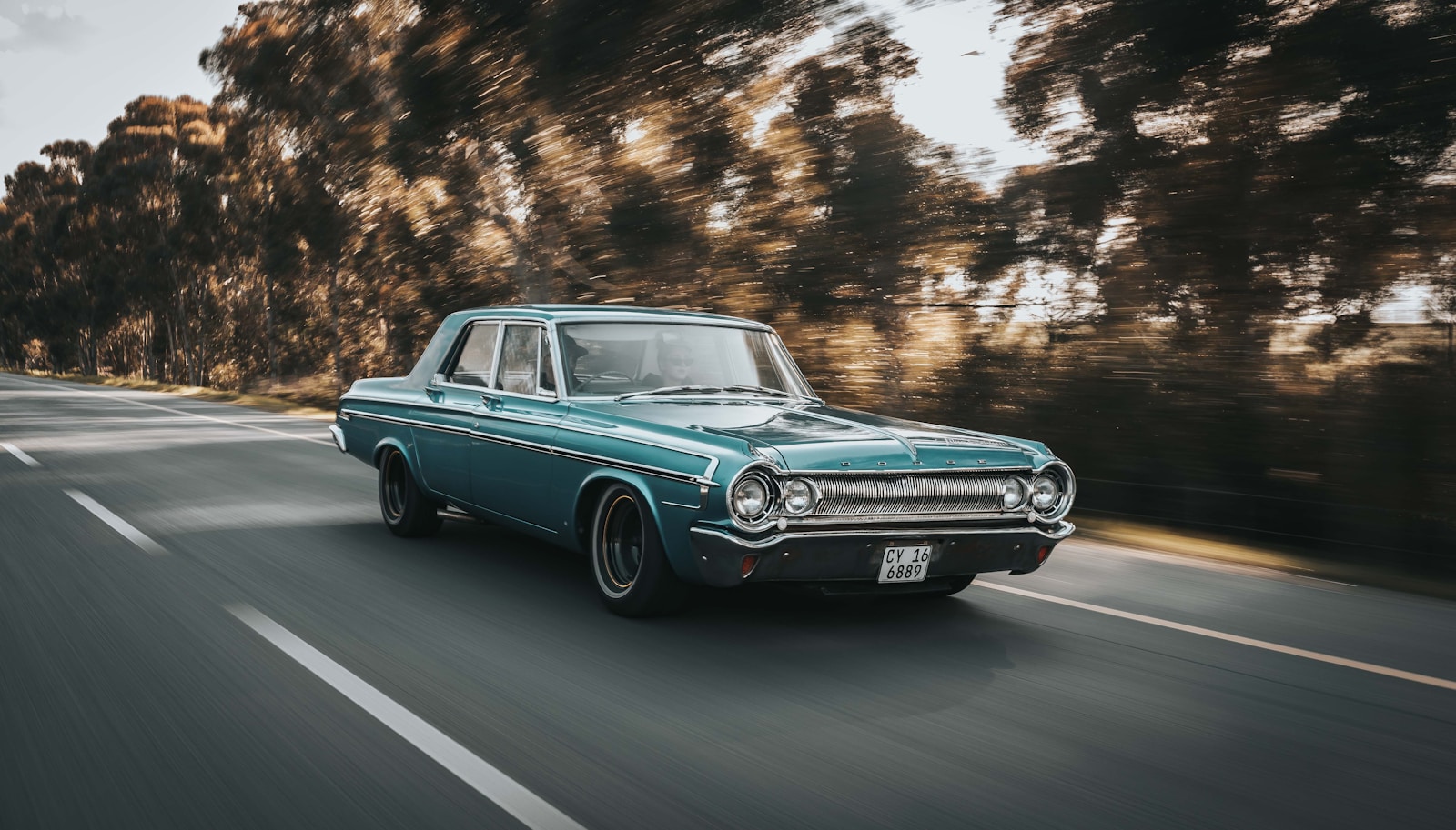 Wie pflegt man ein altes Vintage-Auto? Sicherungswechsel vor der Saison